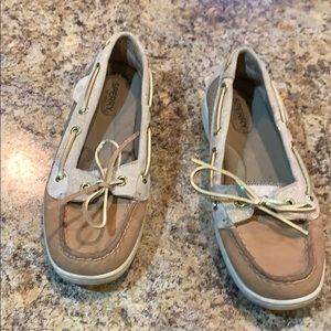 Super cute Sperrys !! Gold glitter